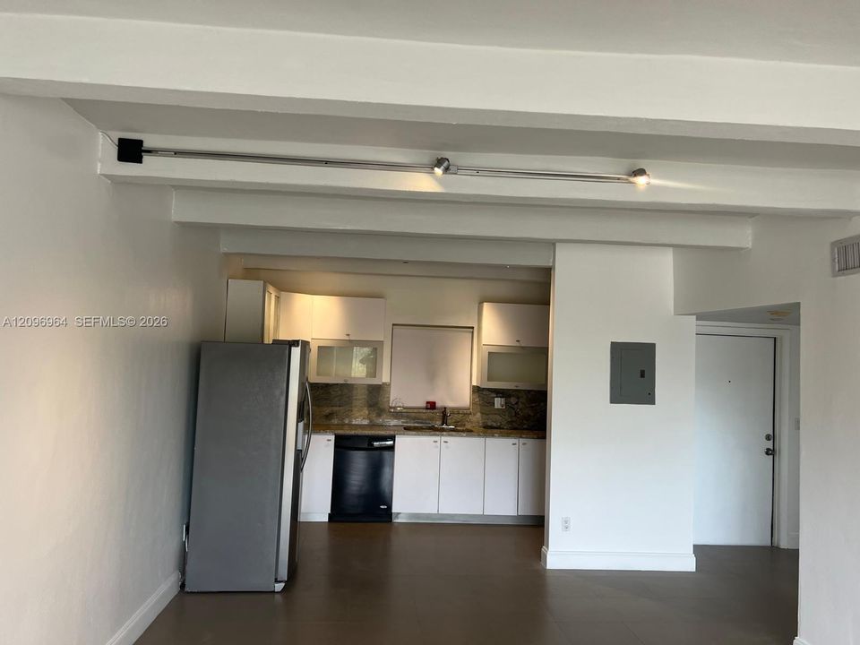 For Rent: $1,931 (1 beds, 1 baths, 700 Square Feet)