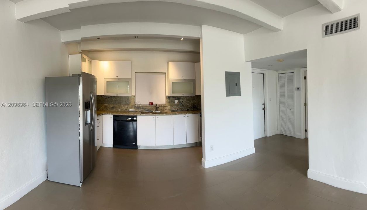 For Rent: $1,931 (1 beds, 1 baths, 700 Square Feet)