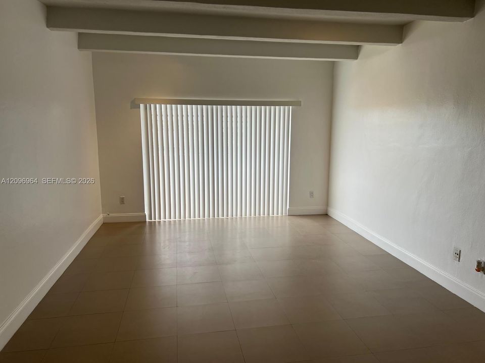 For Rent: $1,931 (1 beds, 1 baths, 700 Square Feet)