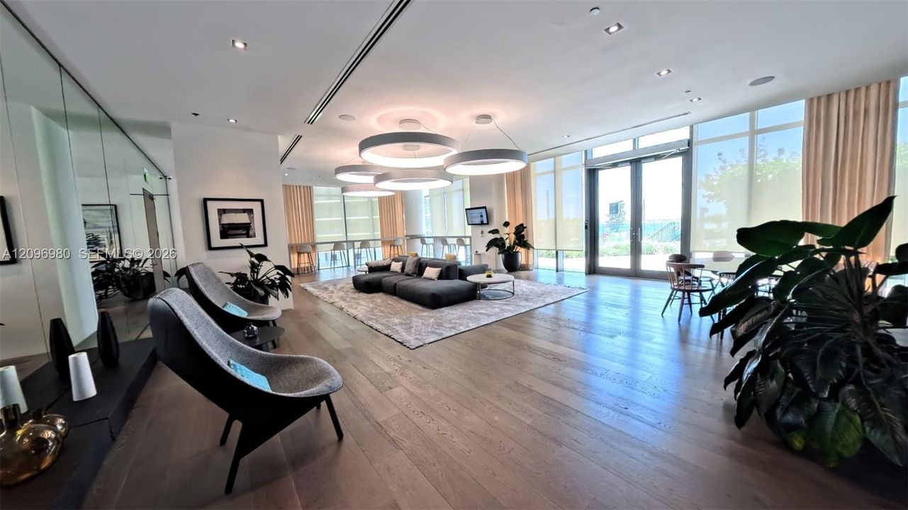 En Venta: $810,000 (1 camas, 2 baños, 898 Pies cuadrados)