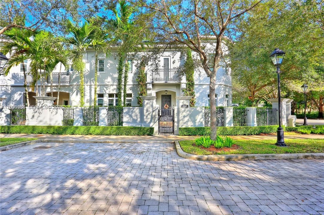 For Rent: $11,000 (4 beds, 5 baths, 3820 Square Feet)