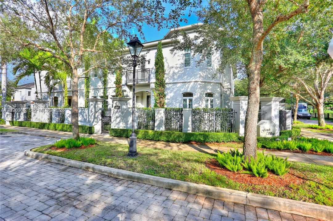 For Rent: $11,000 (4 beds, 5 baths, 3820 Square Feet)