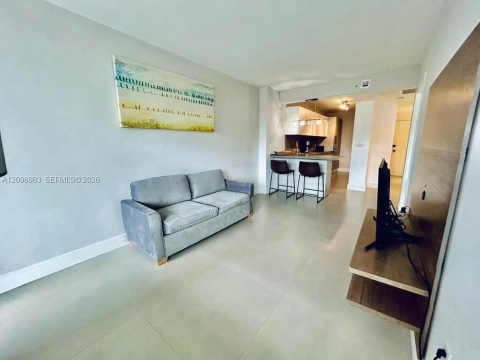 For Rent: $2,600 (1 beds, 1 baths, 560 Square Feet)