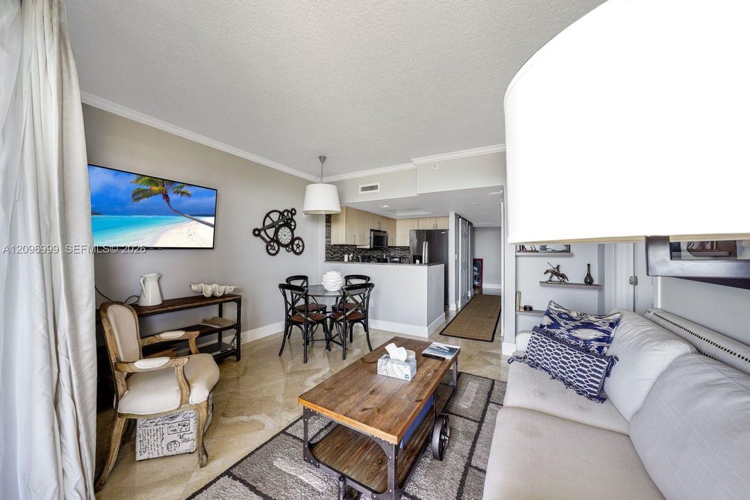For Rent: $6,200 (2 beds, 2 baths, 1110 Square Feet)