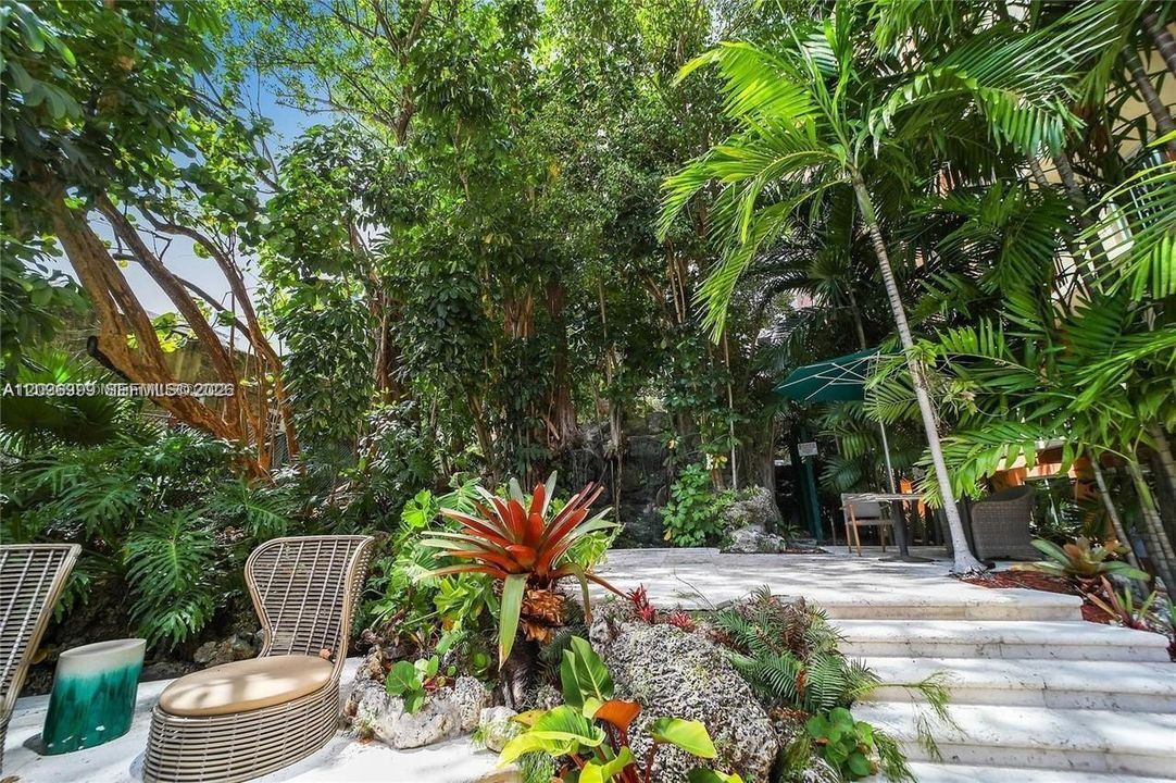 For Rent: $6,200 (2 beds, 2 baths, 1110 Square Feet)