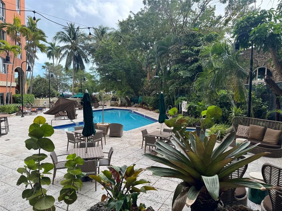 For Rent: $6,200 (2 beds, 2 baths, 1110 Square Feet)