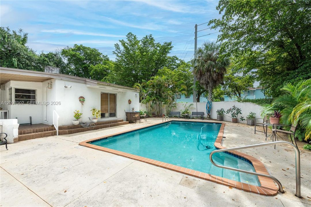 En Venta: $1,650,000 (5 camas, 4 baños, 2337 Pies cuadrados)