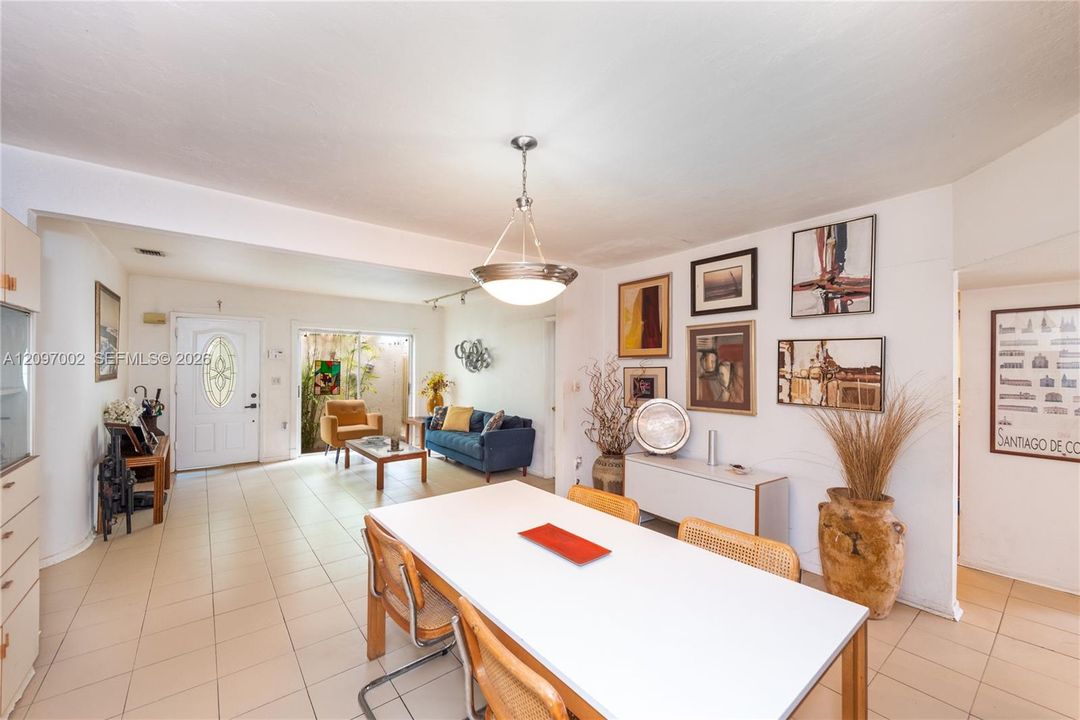 En Venta: $1,650,000 (5 camas, 4 baños, 2337 Pies cuadrados)