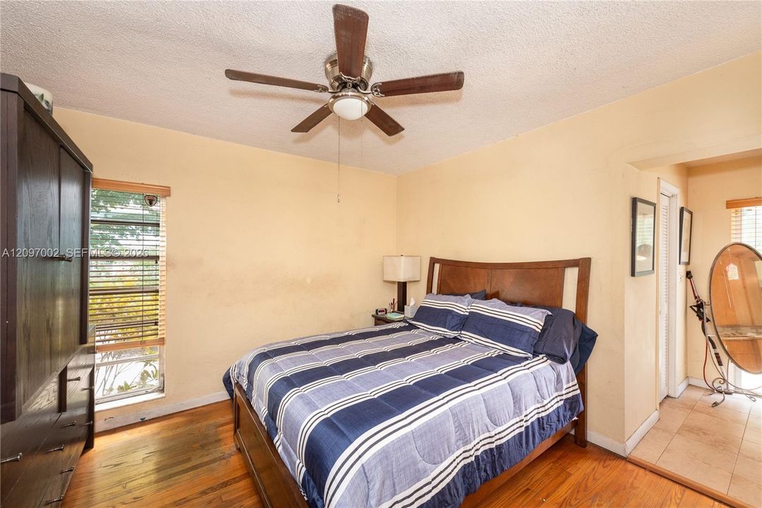 En Venta: $1,650,000 (5 camas, 4 baños, 2337 Pies cuadrados)