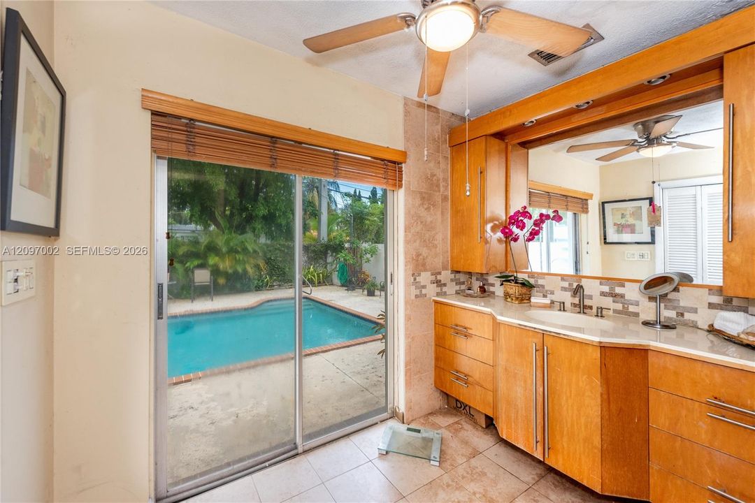 En Venta: $1,650,000 (5 camas, 4 baños, 2337 Pies cuadrados)