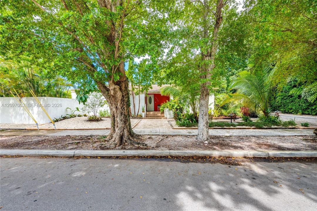 En Venta: $1,650,000 (5 camas, 4 baños, 2337 Pies cuadrados)