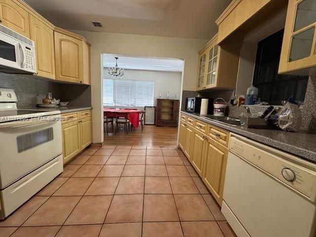 En Venta: $790,000 (4 camas, 2 baños, 1606 Pies cuadrados)