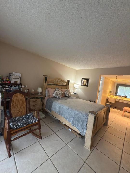 En Venta: $305,000 (3 camas, 2 baños, 1262 Pies cuadrados)