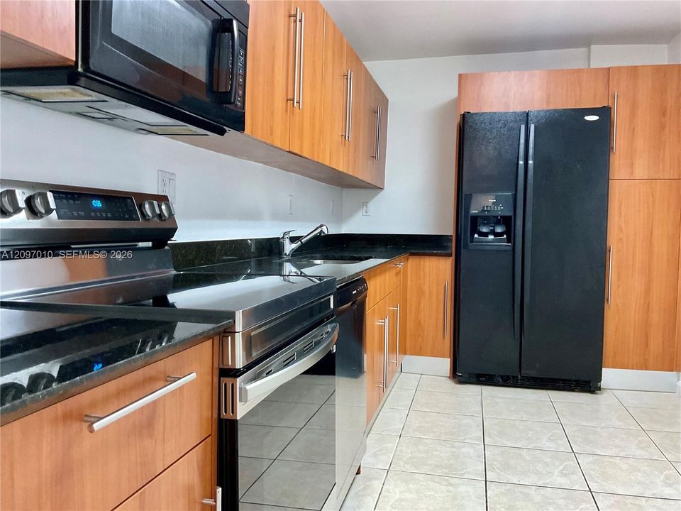 В аренду: $2,200 (1 спален, 1 ванн, 883 Квадратных фут)