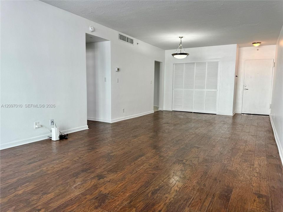В аренду: $2,200 (1 спален, 1 ванн, 883 Квадратных фут)
