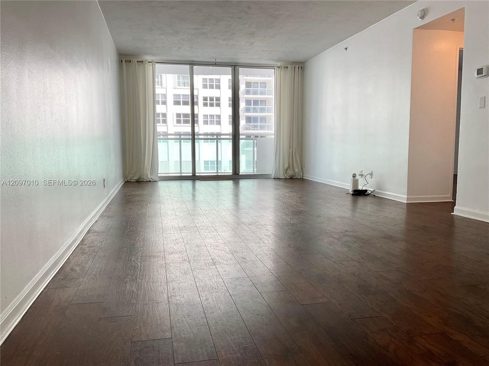 В аренду: $2,200 (1 спален, 1 ванн, 883 Квадратных фут)