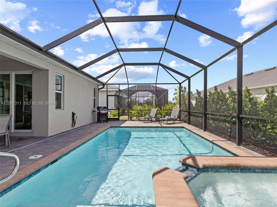 En Venta: $695,000 (4 camas, 2 baños, 2249 Pies cuadrados)