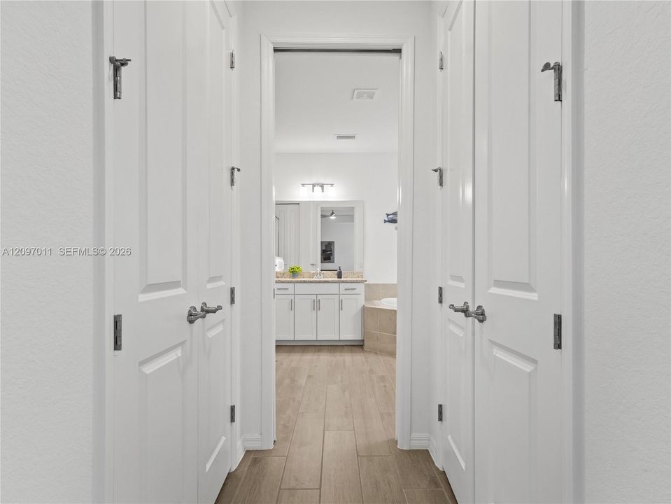 En Venta: $695,000 (4 camas, 2 baños, 2249 Pies cuadrados)