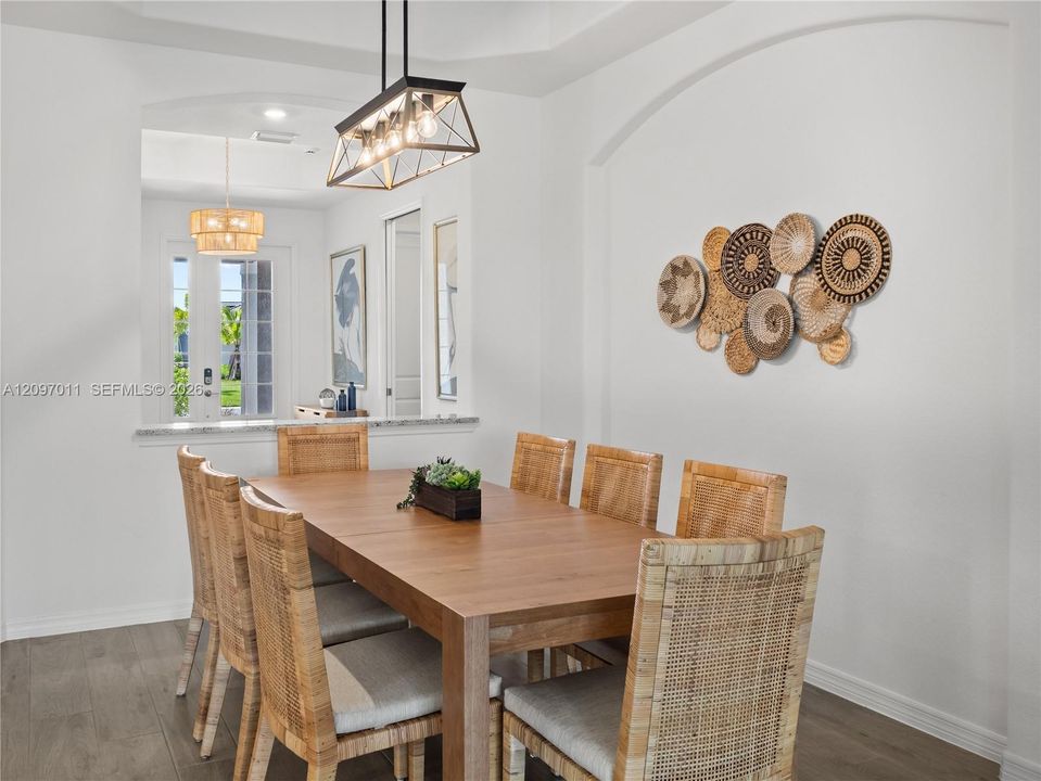 En Venta: $695,000 (4 camas, 2 baños, 2249 Pies cuadrados)