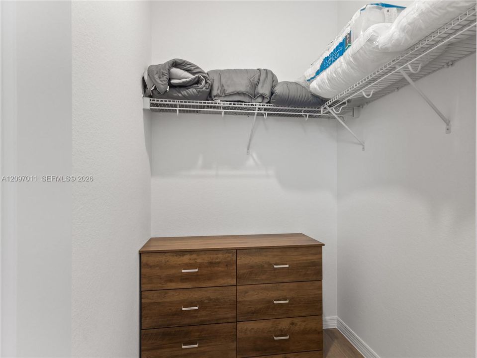En Venta: $695,000 (4 camas, 2 baños, 2249 Pies cuadrados)
