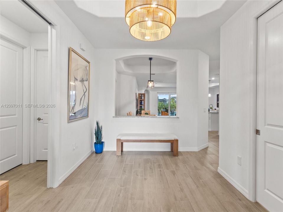 En Venta: $695,000 (4 camas, 2 baños, 2249 Pies cuadrados)