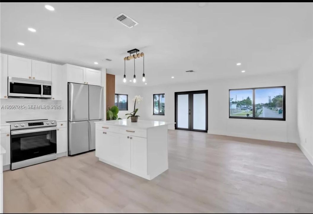 For Rent: $3,500 (3 beds, 2 baths, 1200 Square Feet)