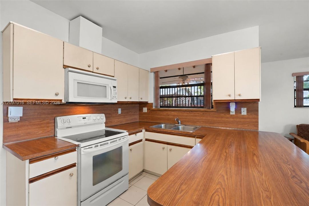 For Sale: $770,000 (3 beds, 2 baths, 2002 Square Feet)