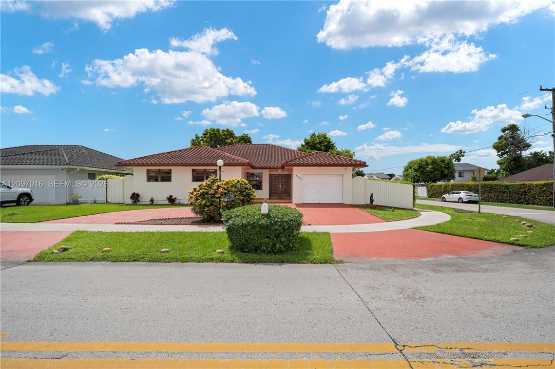 For Sale: $770,000 (3 beds, 2 baths, 2002 Square Feet)