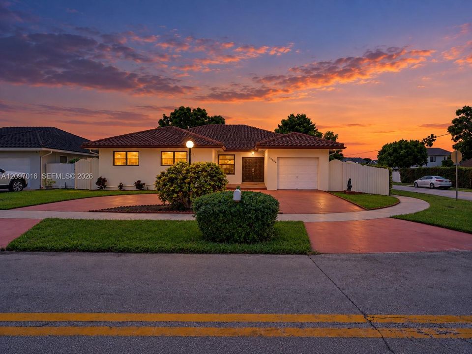 For Sale: $770,000 (3 beds, 2 baths, 2002 Square Feet)