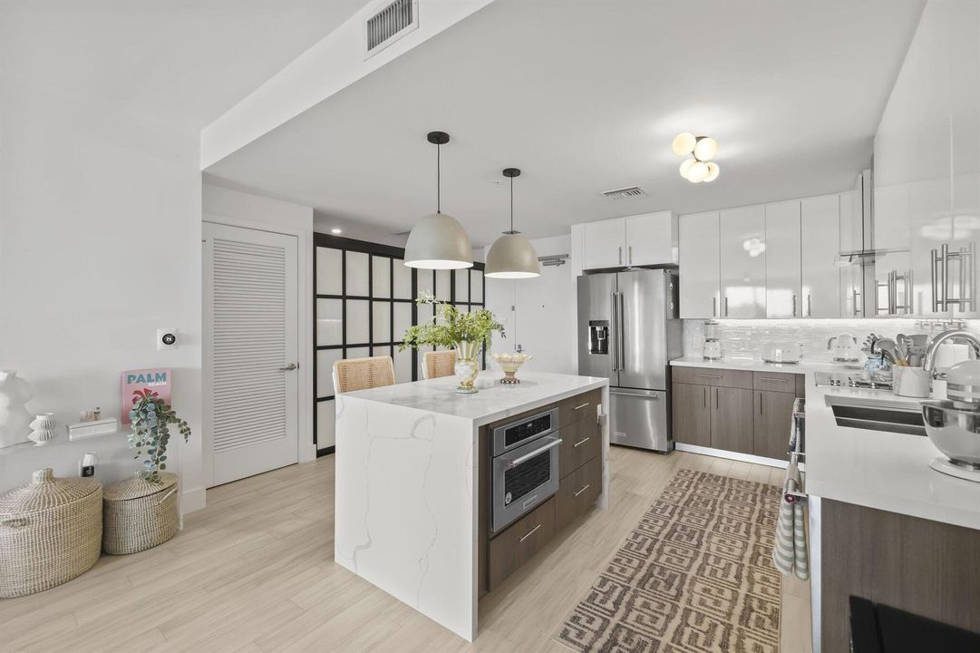 den door, kitchen, entryway