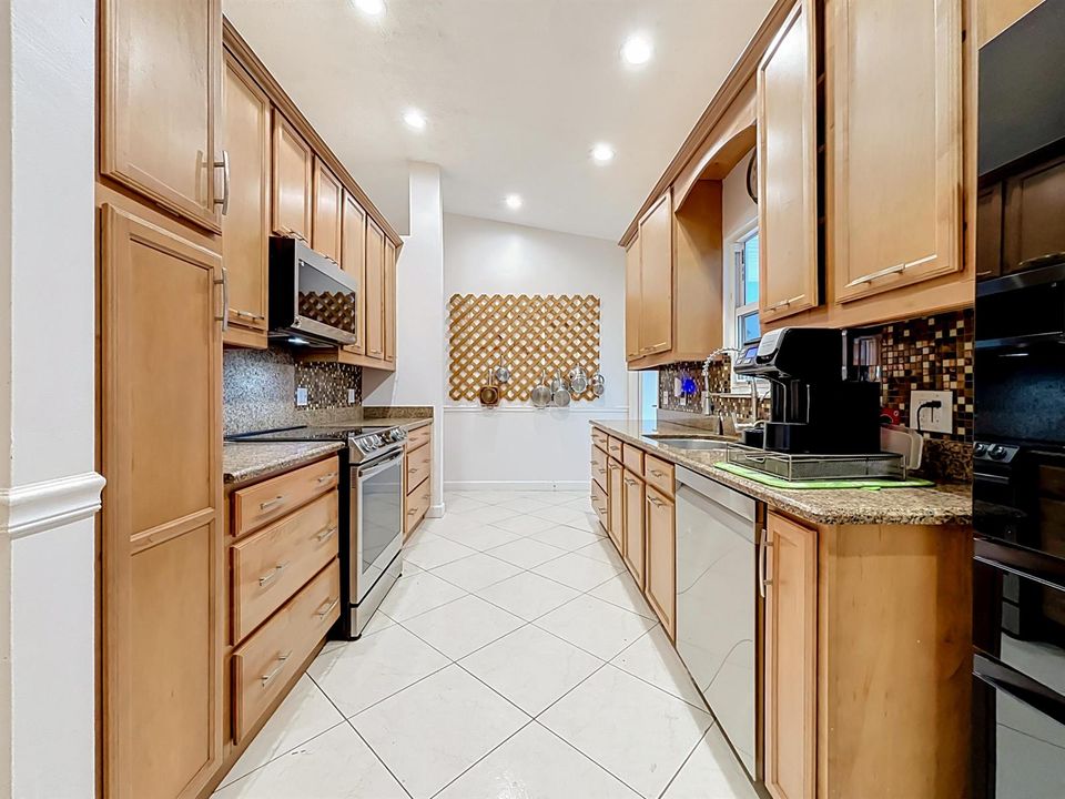 1615 SW Alberca Lane-18