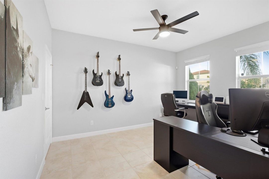 Office-Flex Room