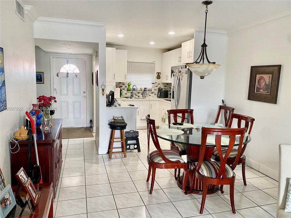 For Sale: $85,000 (1 beds, 1 baths, 620 Square Feet)