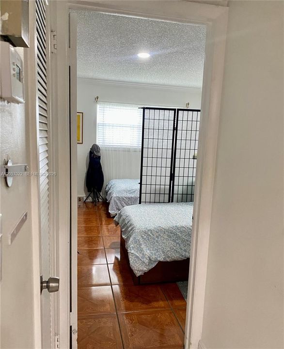 For Sale: $85,000 (1 beds, 1 baths, 620 Square Feet)