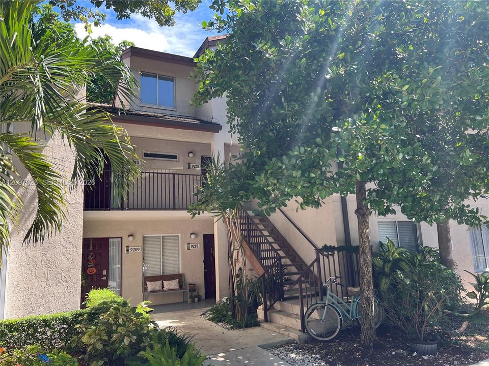 For Rent: $2,400 (2 beds, 2 baths, 1312 Square Feet)