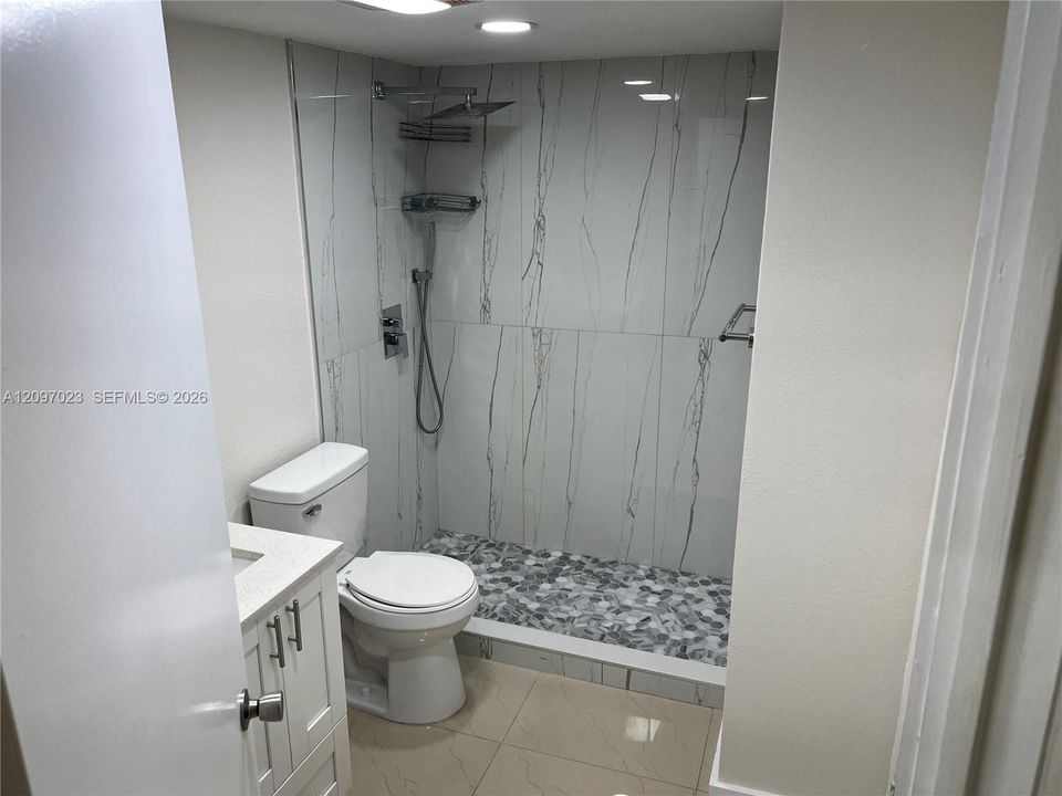 For Rent: $2,400 (2 beds, 2 baths, 1312 Square Feet)