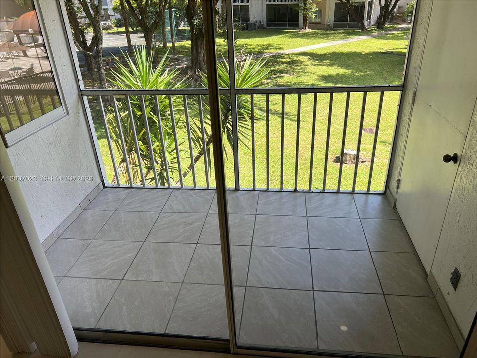 For Rent: $2,400 (2 beds, 2 baths, 1312 Square Feet)