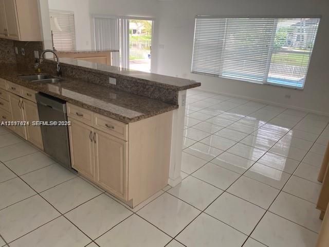 En Renta: $5,850 (4 camas, 2 baños, 2986 Pies cuadrados)