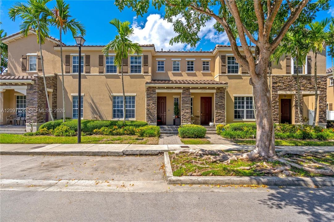 En Venta: $519,900 (3 camas, 2 baños, 1740 Pies cuadrados)