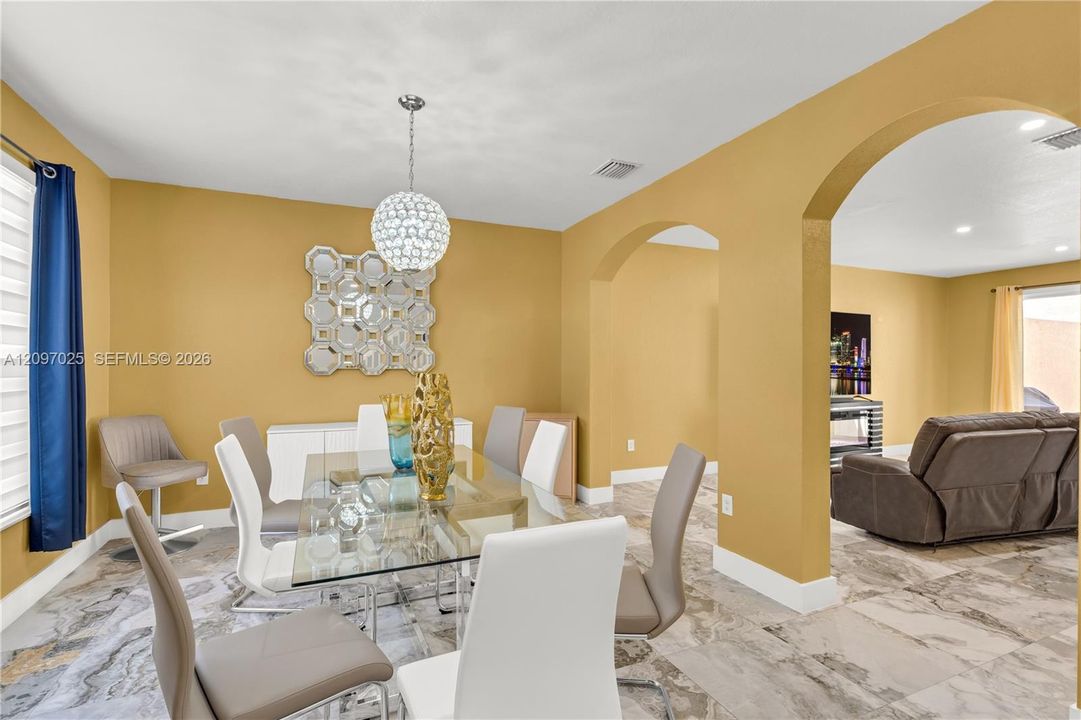 En Venta: $519,900 (3 camas, 2 baños, 1740 Pies cuadrados)