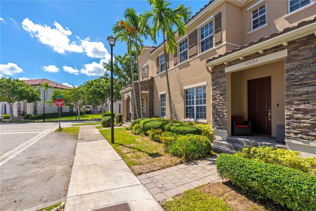 En Venta: $519,900 (3 camas, 2 baños, 1740 Pies cuadrados)