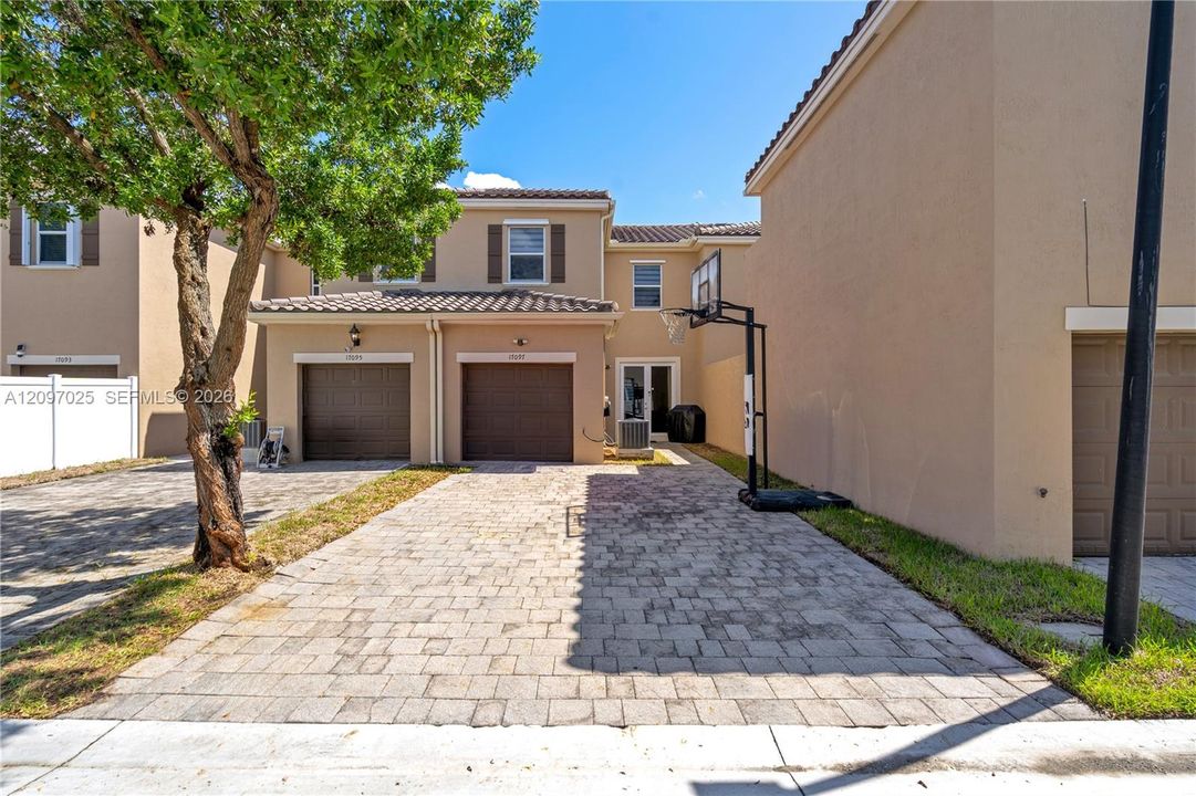 En Venta: $519,900 (3 camas, 2 baños, 1740 Pies cuadrados)