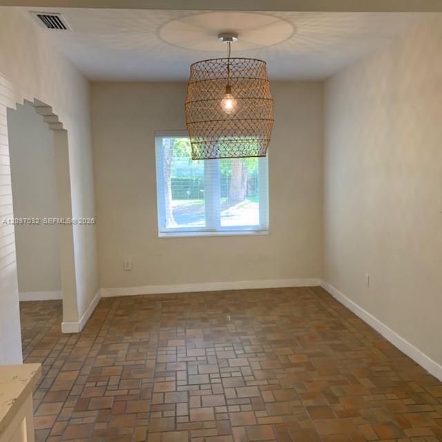 For Rent: $4,798 (3 beds, 1 baths, 1300 Square Feet)
