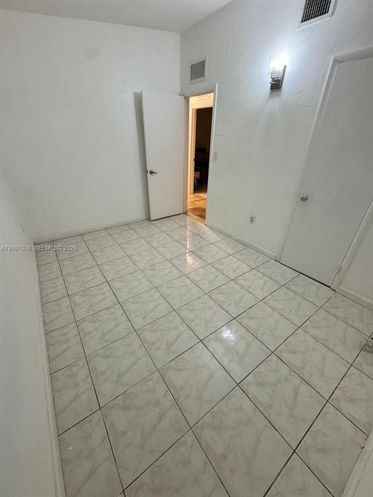 For Rent: $3,500 (3 beds, 1 baths, 1105 Square Feet)