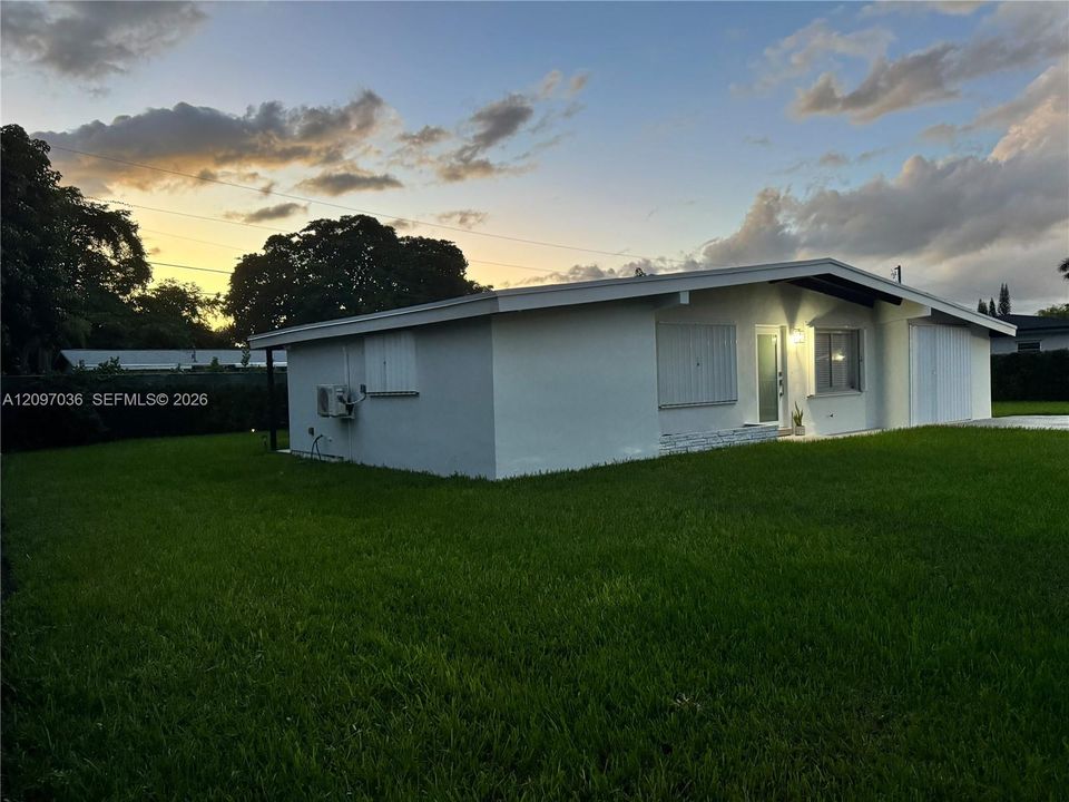 For Rent: $3,500 (3 beds, 1 baths, 1105 Square Feet)