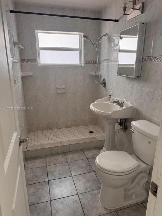 For Rent: $3,500 (3 beds, 1 baths, 1105 Square Feet)