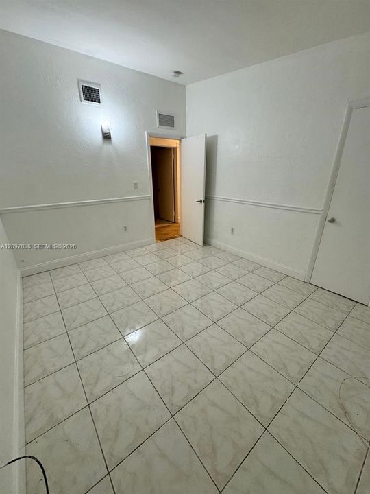 For Rent: $3,500 (3 beds, 1 baths, 1105 Square Feet)