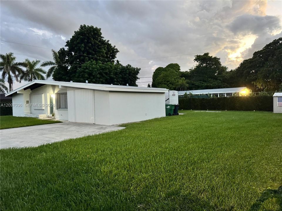 For Rent: $3,500 (3 beds, 1 baths, 1105 Square Feet)