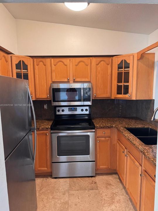 For Rent: $3,500 (3 beds, 1 baths, 1105 Square Feet)