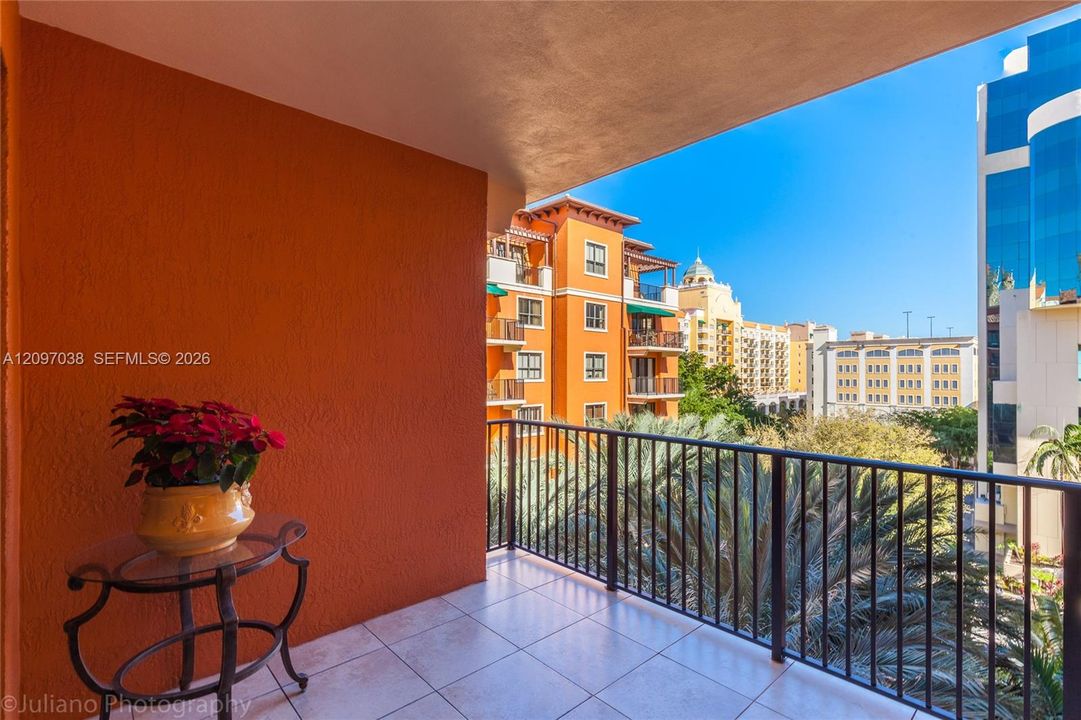 For Rent: $3,550 (1 beds, 1 baths, 915 Square Feet)